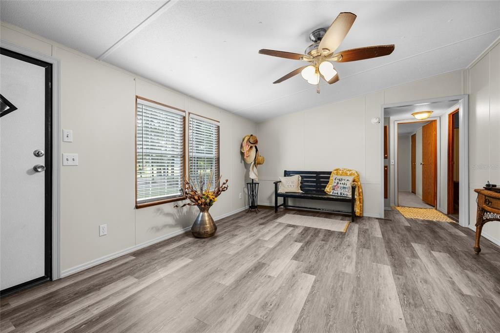 待售: $309,500 (3 贝兹, 2 浴室, 1728 平方英尺)