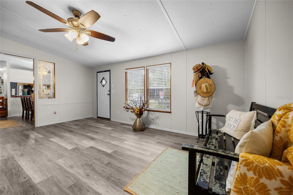 待售: $309,500 (3 贝兹, 2 浴室, 1728 平方英尺)