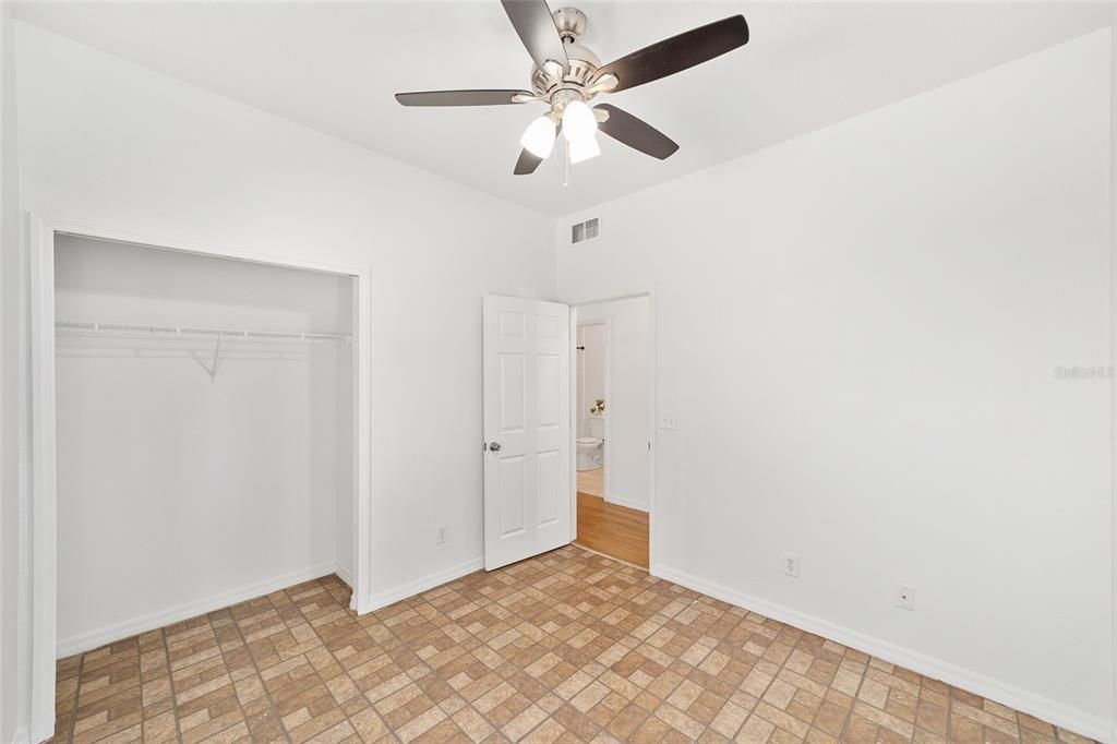 Activo con contrato: $225,000 (3 camas, 2 baños, 1242 Pies cuadrados)