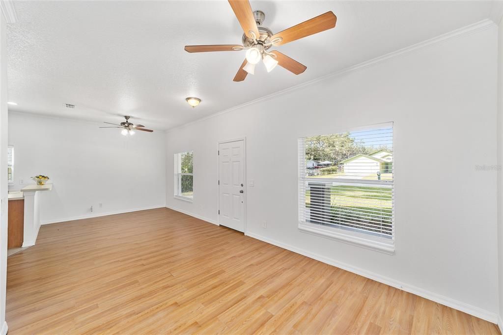 Activo con contrato: $225,000 (3 camas, 2 baños, 1242 Pies cuadrados)