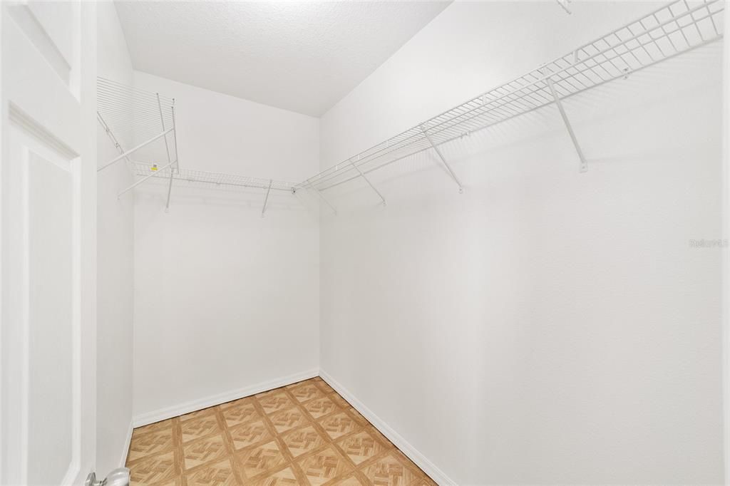 Activo con contrato: $225,000 (3 camas, 2 baños, 1242 Pies cuadrados)