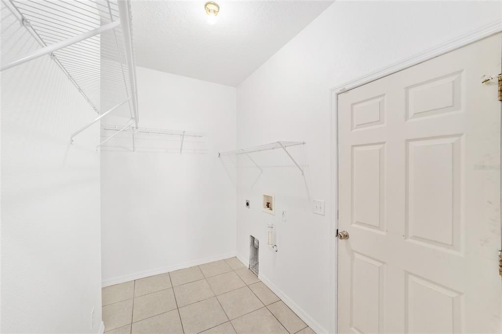 Activo con contrato: $225,000 (3 camas, 2 baños, 1242 Pies cuadrados)