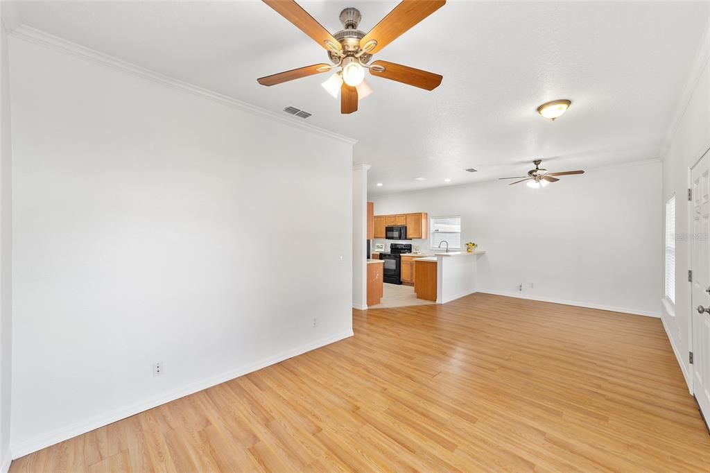 Activo con contrato: $225,000 (3 camas, 2 baños, 1242 Pies cuadrados)