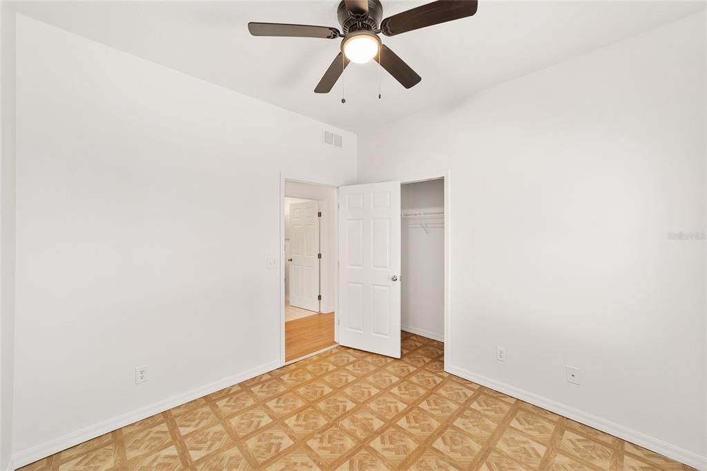 Activo con contrato: $225,000 (3 camas, 2 baños, 1242 Pies cuadrados)