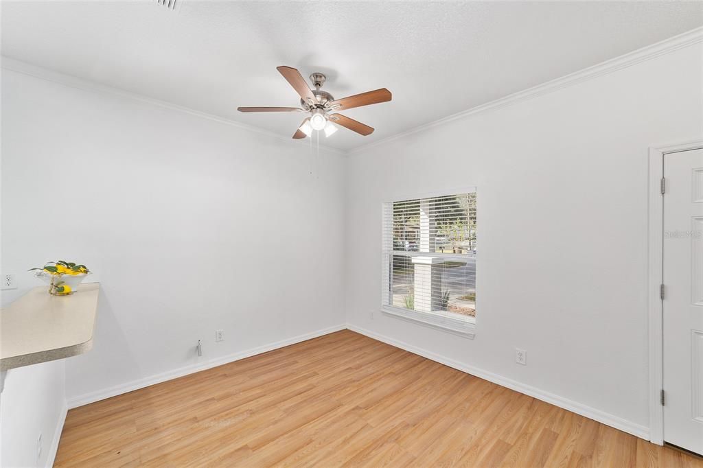 Activo con contrato: $225,000 (3 camas, 2 baños, 1242 Pies cuadrados)