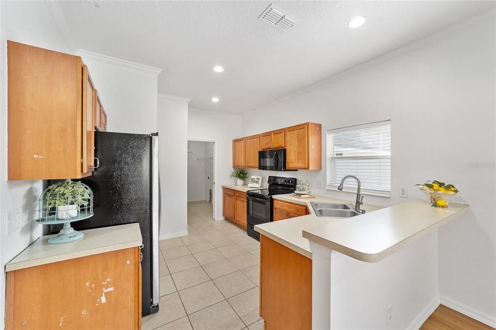 Activo con contrato: $225,000 (3 camas, 2 baños, 1242 Pies cuadrados)