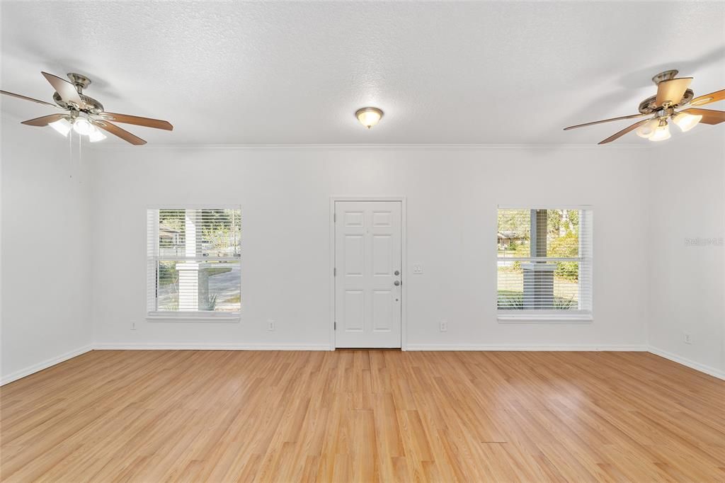 Activo con contrato: $225,000 (3 camas, 2 baños, 1242 Pies cuadrados)