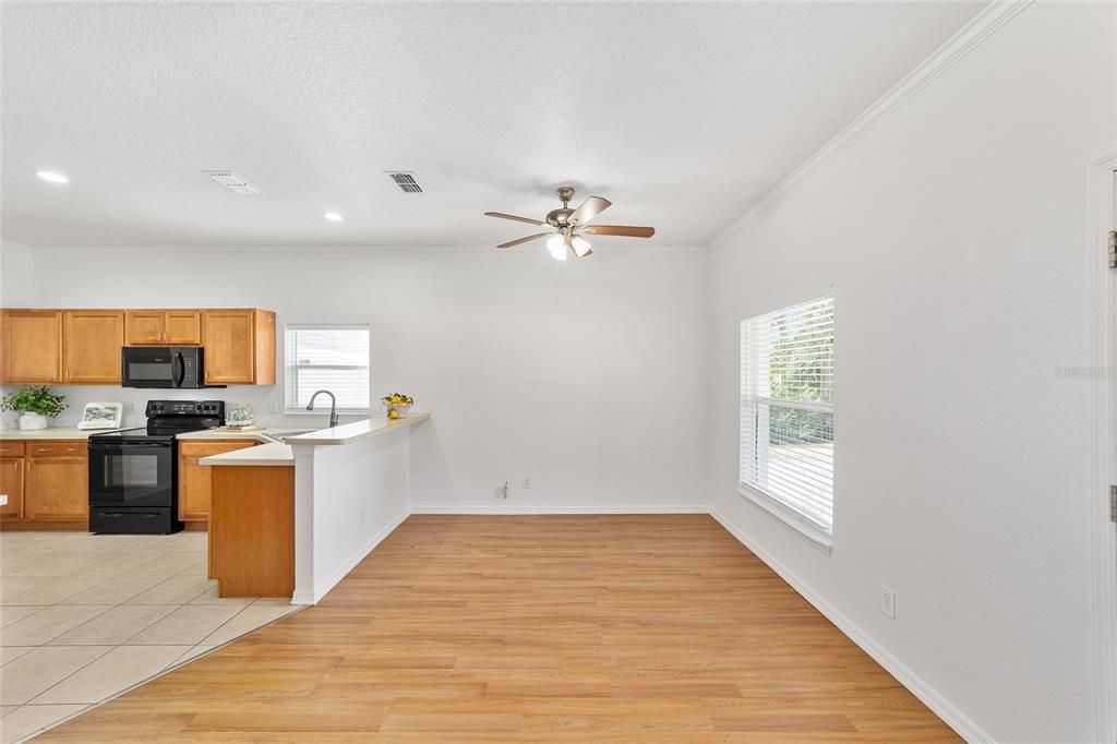 Activo con contrato: $225,000 (3 camas, 2 baños, 1242 Pies cuadrados)