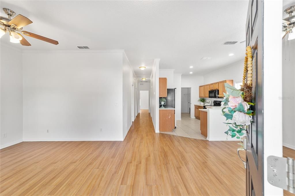 Activo con contrato: $225,000 (3 camas, 2 baños, 1242 Pies cuadrados)