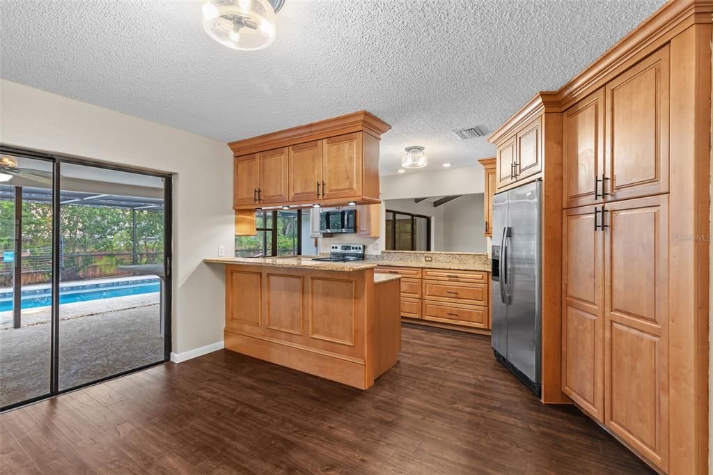 En Venta: $734,900 (4 camas, 2 baños, 2370 Pies cuadrados)