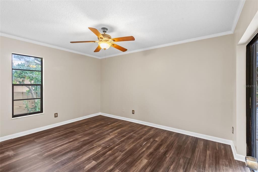 En Venta: $734,900 (4 camas, 2 baños, 2370 Pies cuadrados)