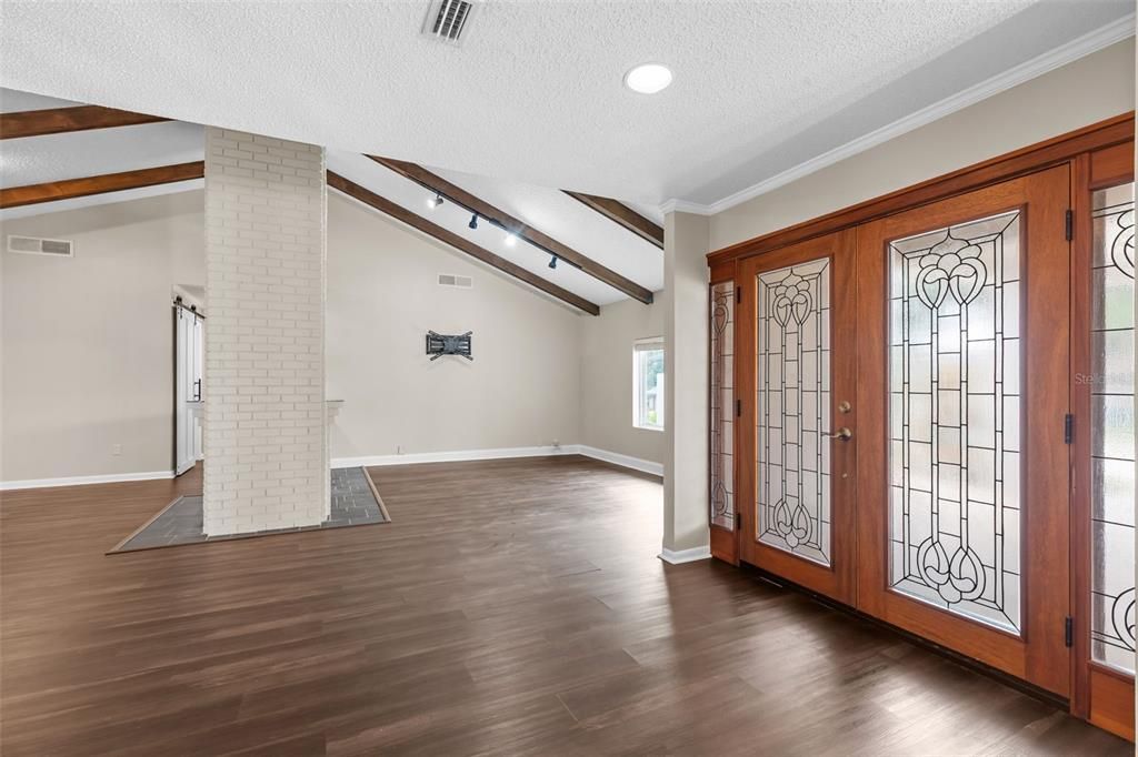 En Venta: $734,900 (4 camas, 2 baños, 2370 Pies cuadrados)