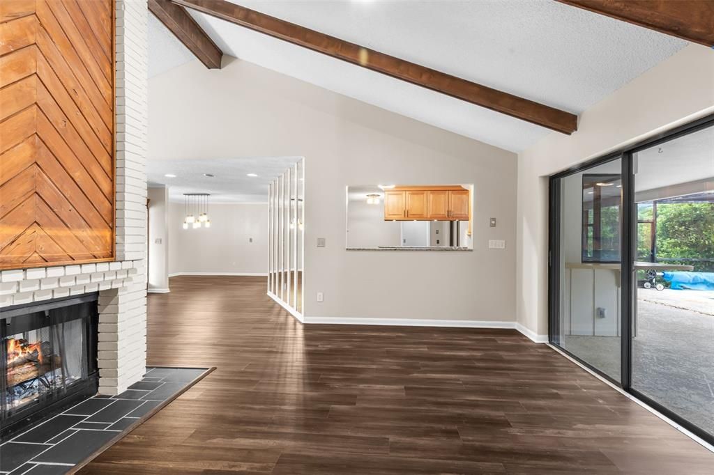 En Venta: $734,900 (4 camas, 2 baños, 2370 Pies cuadrados)