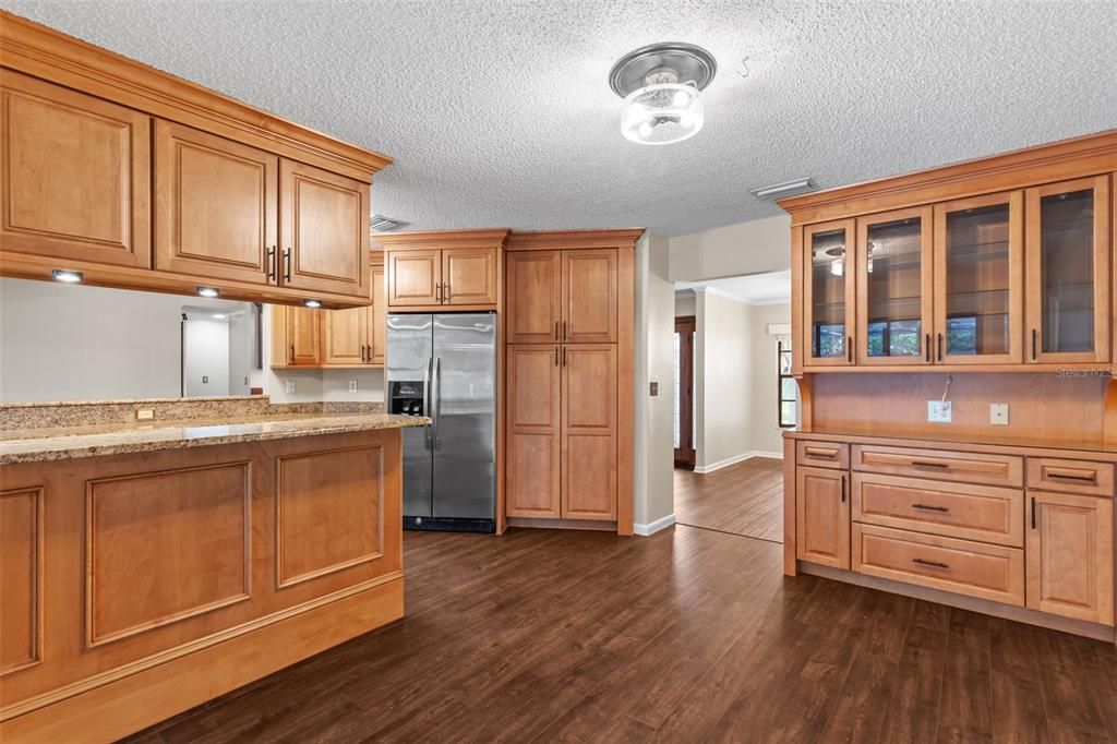 En Venta: $734,900 (4 camas, 2 baños, 2370 Pies cuadrados)