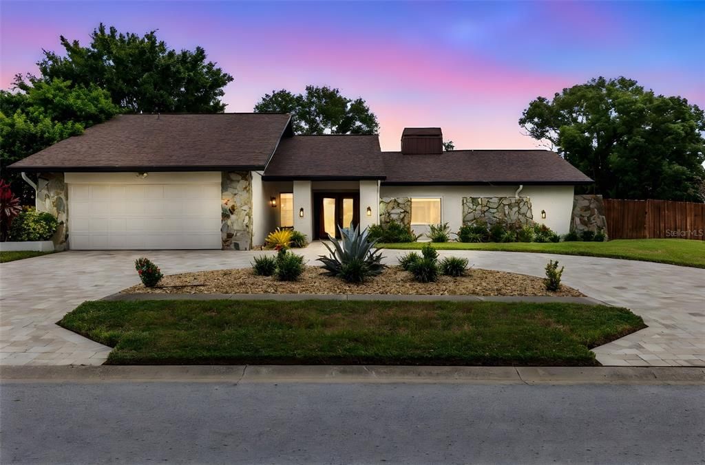 En Venta: $734,900 (4 camas, 2 baños, 2370 Pies cuadrados)