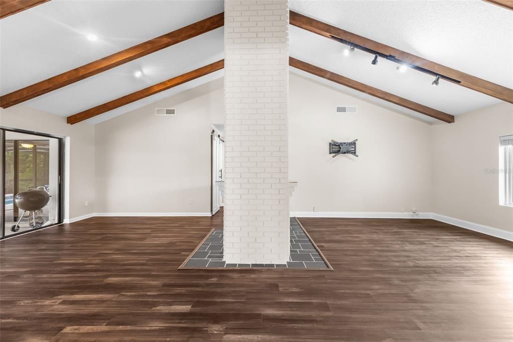 En Venta: $734,900 (4 camas, 2 baños, 2370 Pies cuadrados)