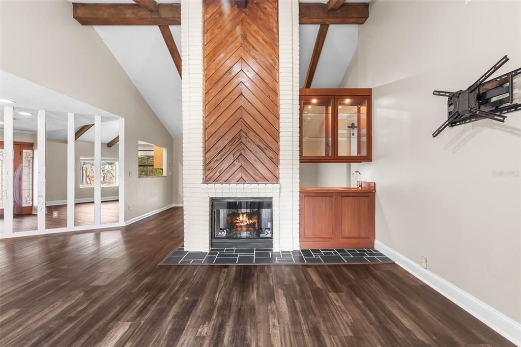 En Venta: $734,900 (4 camas, 2 baños, 2370 Pies cuadrados)