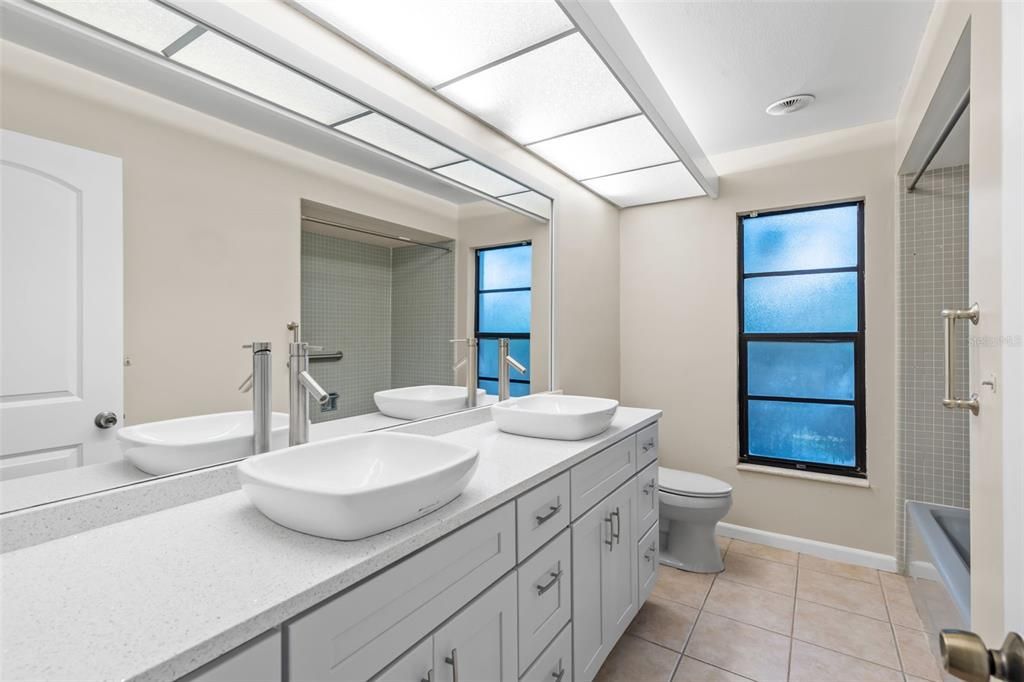 En Venta: $734,900 (4 camas, 2 baños, 2370 Pies cuadrados)