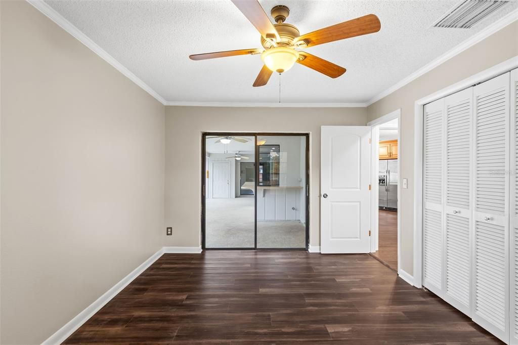 En Venta: $734,900 (4 camas, 2 baños, 2370 Pies cuadrados)