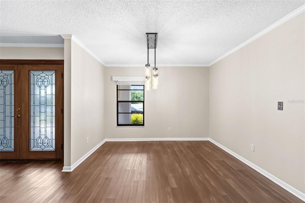 En Venta: $734,900 (4 camas, 2 baños, 2370 Pies cuadrados)