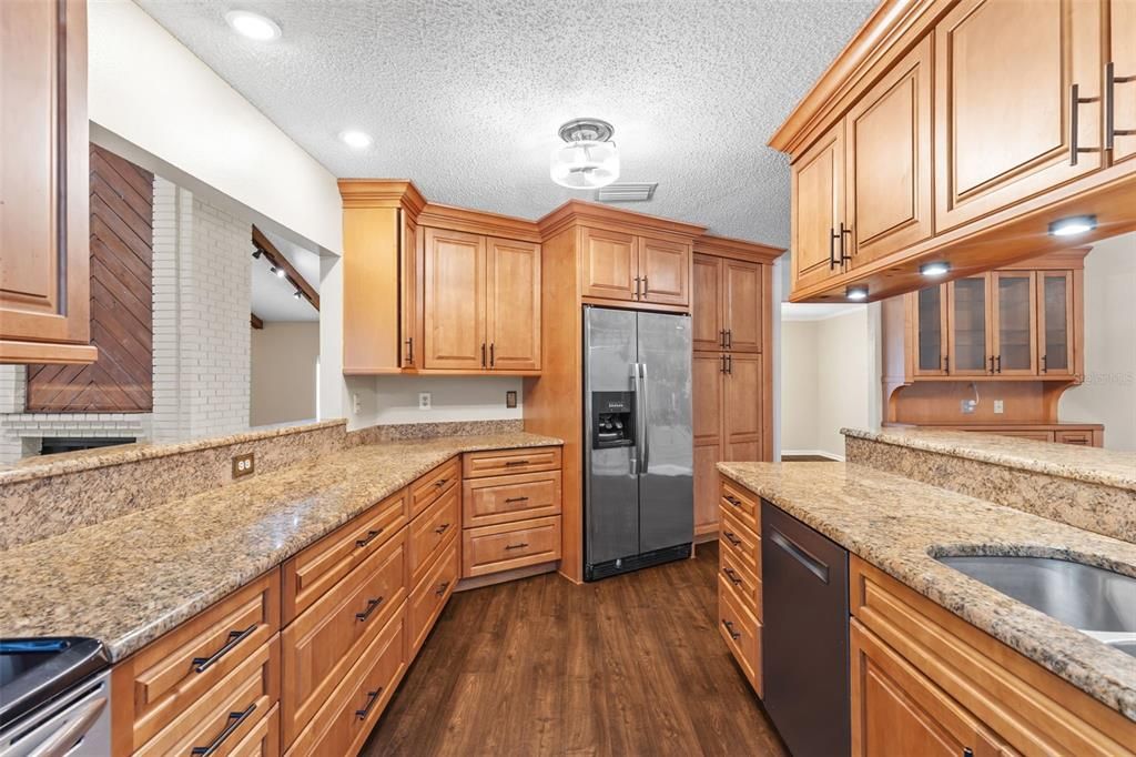 En Venta: $734,900 (4 camas, 2 baños, 2370 Pies cuadrados)