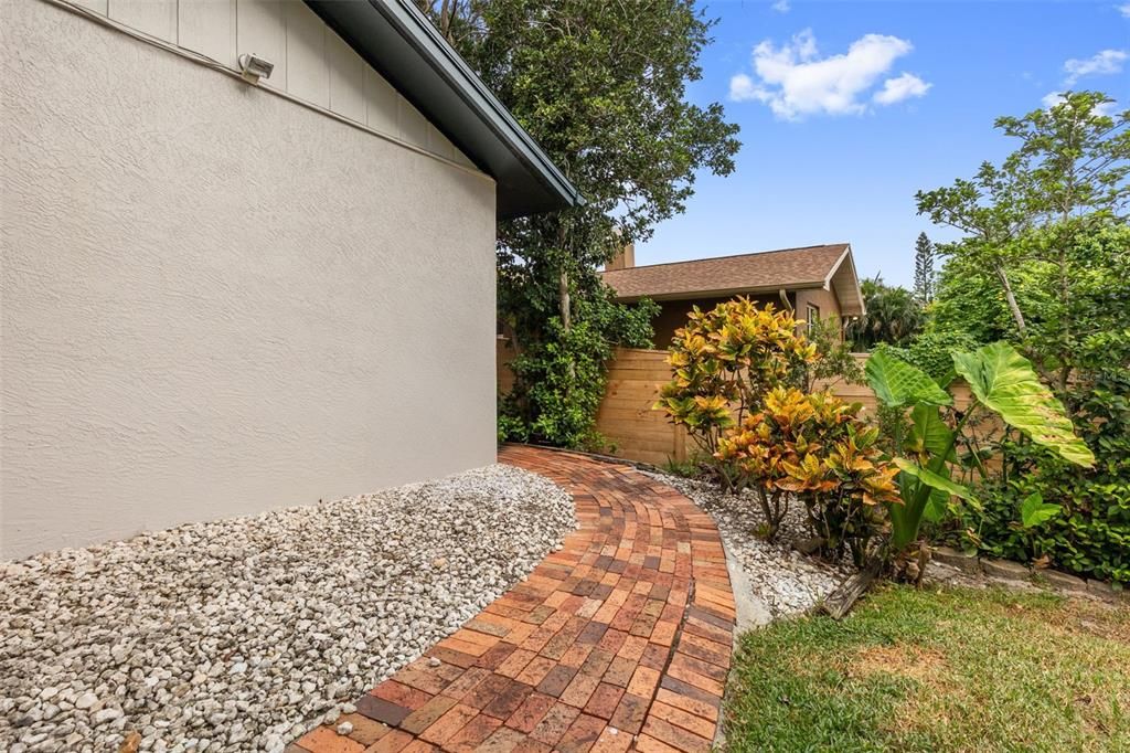 En Venta: $734,900 (4 camas, 2 baños, 2370 Pies cuadrados)