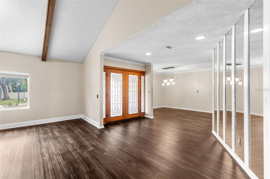 En Venta: $734,900 (4 camas, 2 baños, 2370 Pies cuadrados)