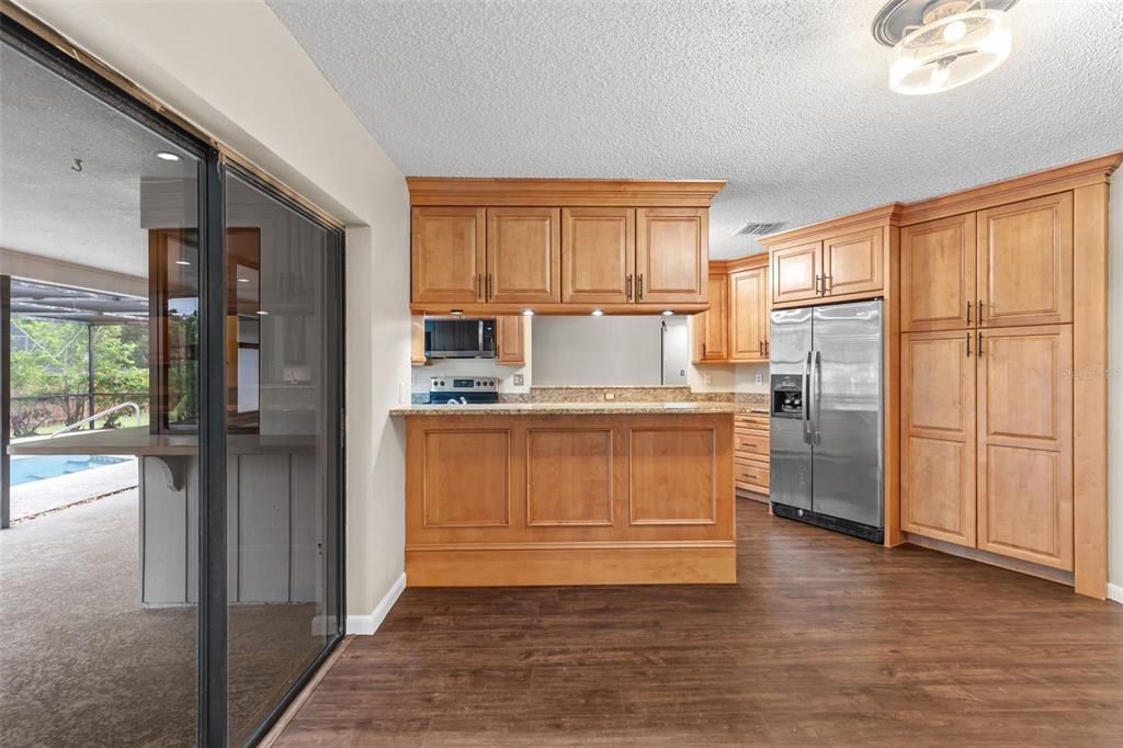 En Venta: $734,900 (4 camas, 2 baños, 2370 Pies cuadrados)