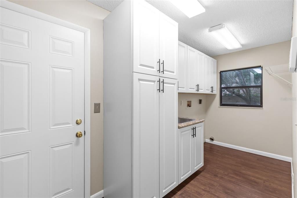 En Venta: $734,900 (4 camas, 2 baños, 2370 Pies cuadrados)