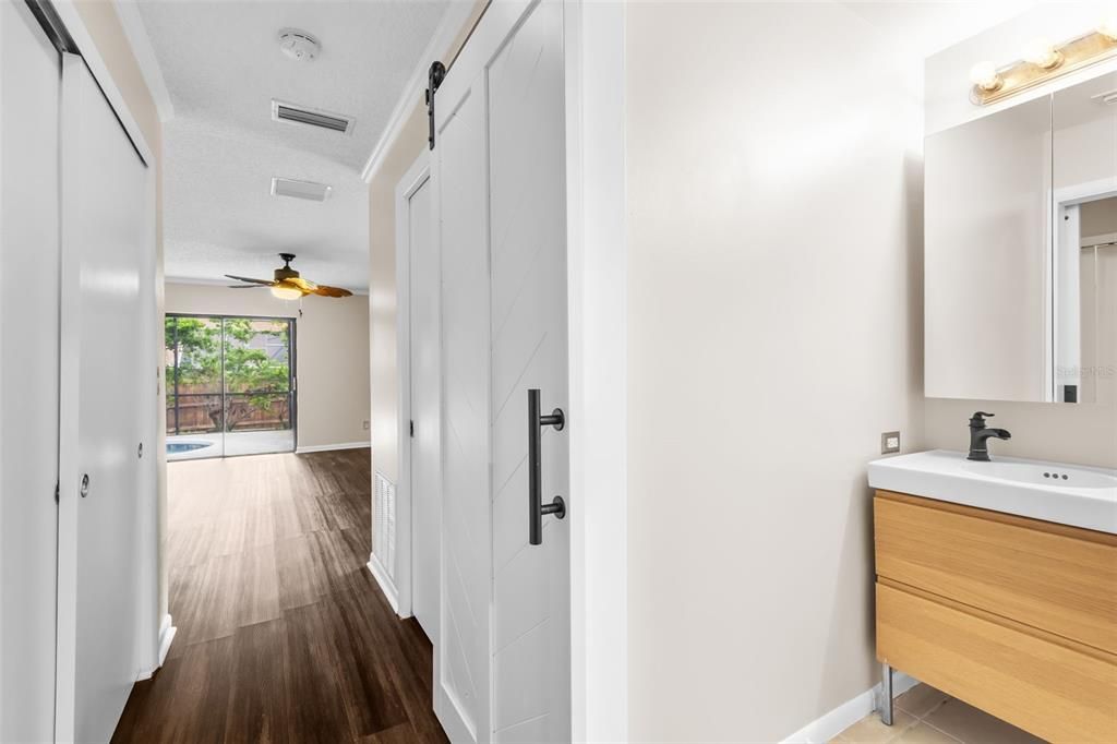 En Venta: $734,900 (4 camas, 2 baños, 2370 Pies cuadrados)