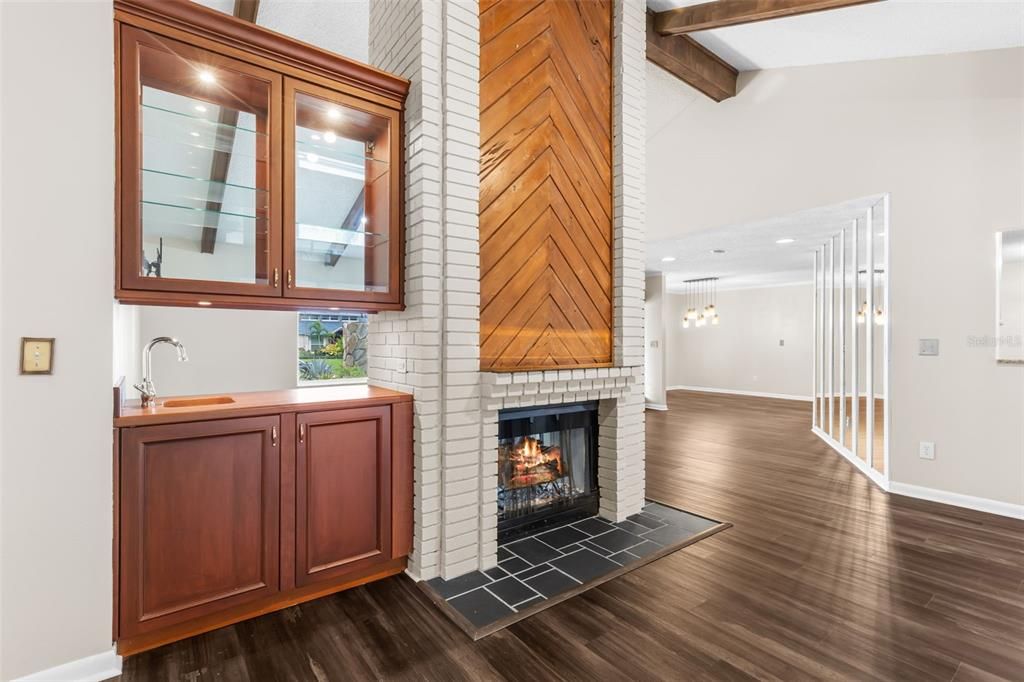 En Venta: $734,900 (4 camas, 2 baños, 2370 Pies cuadrados)