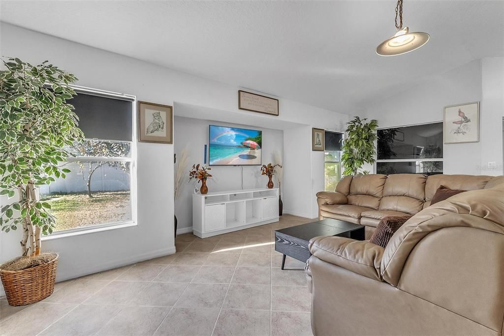 出租: $2,300 (4 贝兹, 2 浴室, 2123 平方英尺)