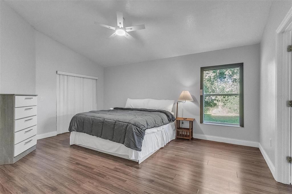 出租: $2,300 (4 贝兹, 2 浴室, 2123 平方英尺)