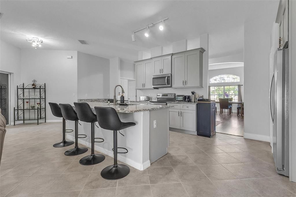 出租: $2,300 (4 贝兹, 2 浴室, 2123 平方英尺)