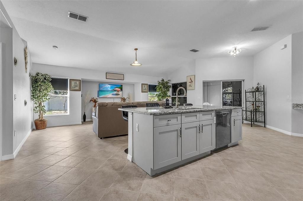 出租: $2,300 (4 贝兹, 2 浴室, 2123 平方英尺)