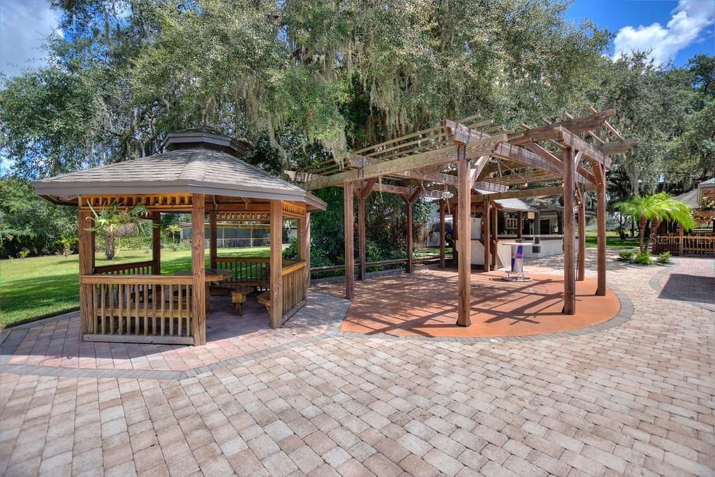 For Sale: $749,000 (4 beds, 2 baths, 2472 Square Feet)