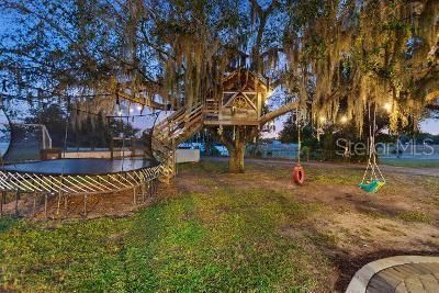 For Sale: $749,000 (4 beds, 2 baths, 2472 Square Feet)