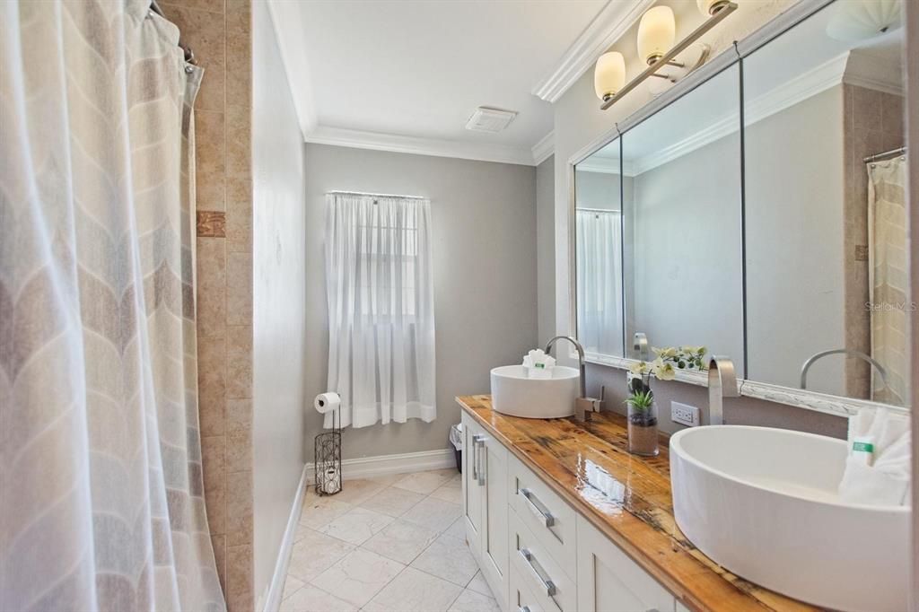 For Sale: $749,000 (4 beds, 2 baths, 2472 Square Feet)