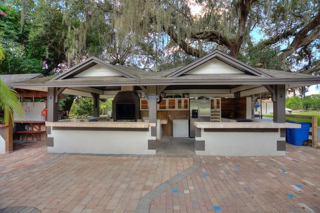 For Sale: $749,000 (4 beds, 2 baths, 2472 Square Feet)