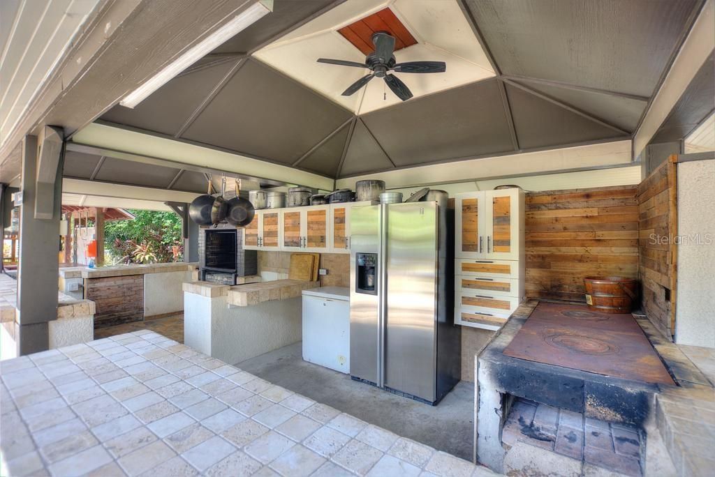 For Sale: $749,000 (4 beds, 2 baths, 2472 Square Feet)