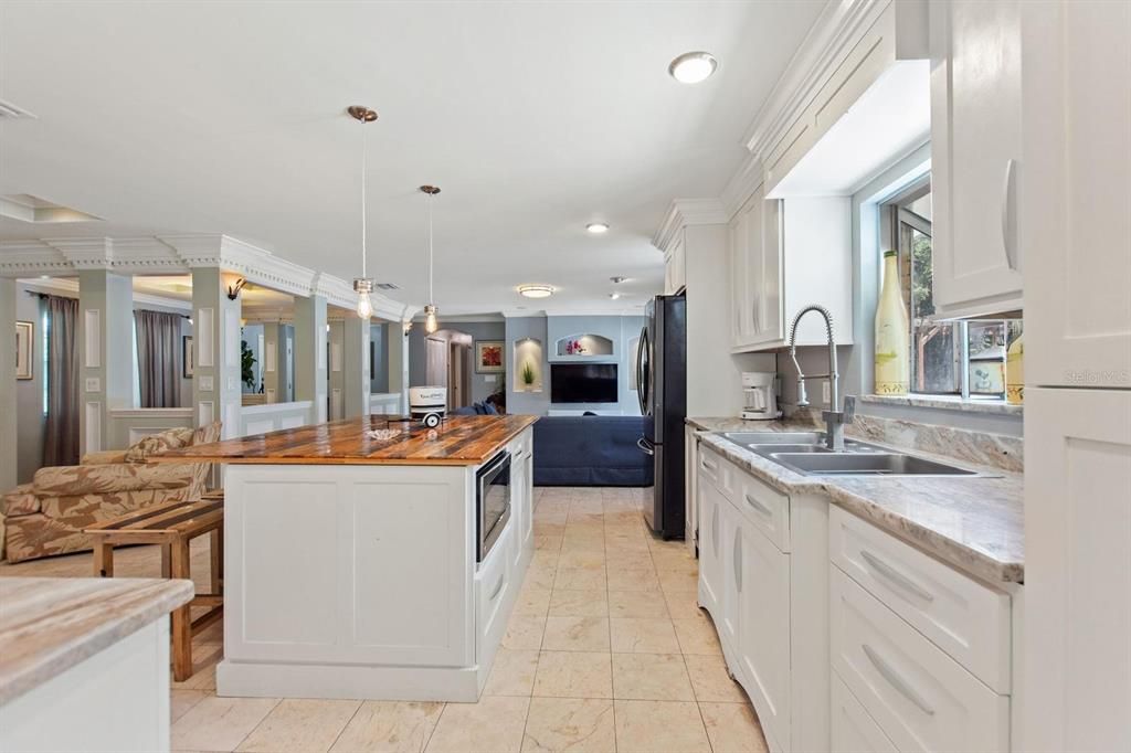 For Sale: $749,000 (4 beds, 2 baths, 2472 Square Feet)