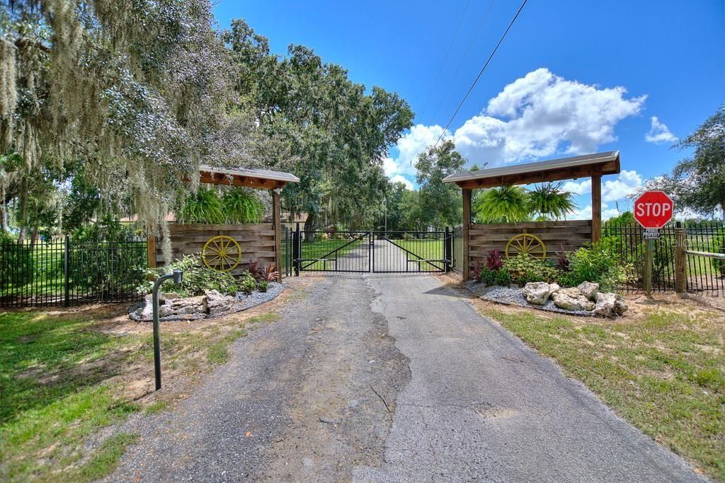 For Sale: $749,000 (4 beds, 2 baths, 2472 Square Feet)