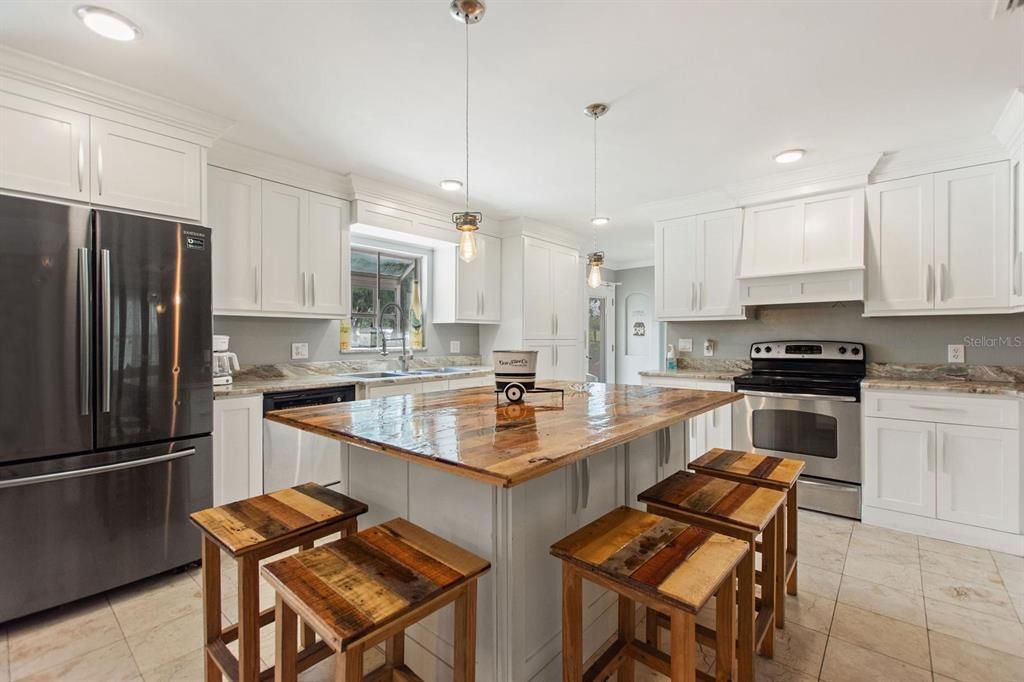 For Sale: $749,000 (4 beds, 2 baths, 2472 Square Feet)