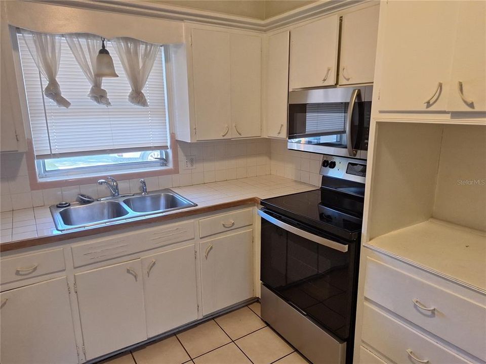 待售: $330,000 (2 贝兹, 2 浴室, 1154 平方英尺)