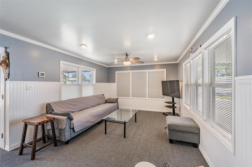 待售: $175,000 (2 贝兹, 2 浴室, 1044 平方英尺)