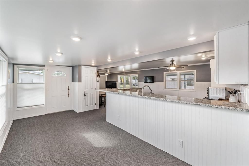 待售: $175,000 (2 贝兹, 2 浴室, 1044 平方英尺)