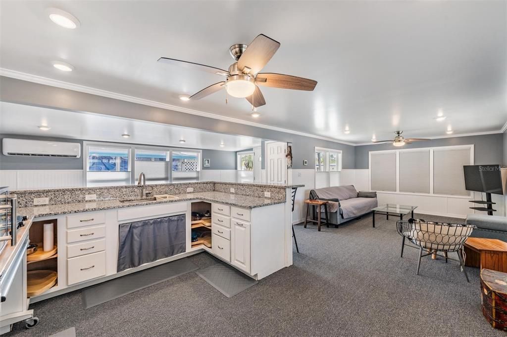 待售: $175,000 (2 贝兹, 2 浴室, 1044 平方英尺)