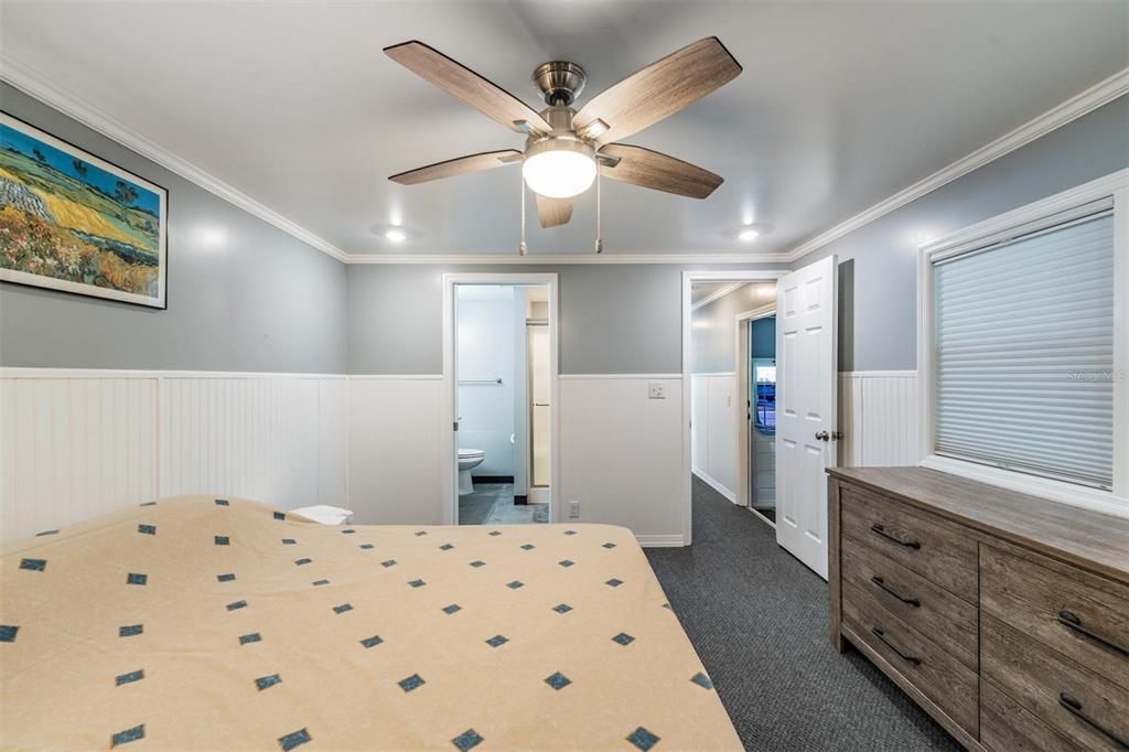 待售: $175,000 (2 贝兹, 2 浴室, 1044 平方英尺)