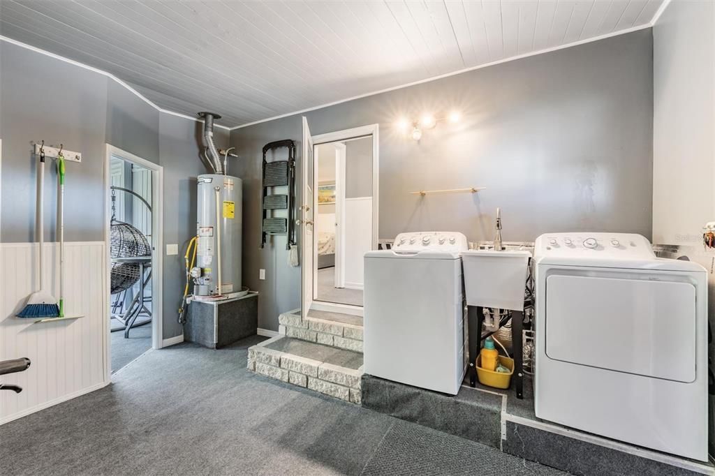 待售: $175,000 (2 贝兹, 2 浴室, 1044 平方英尺)