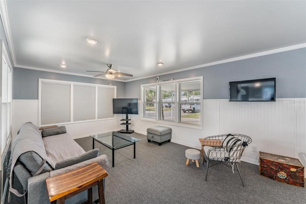 待售: $175,000 (2 贝兹, 2 浴室, 1044 平方英尺)